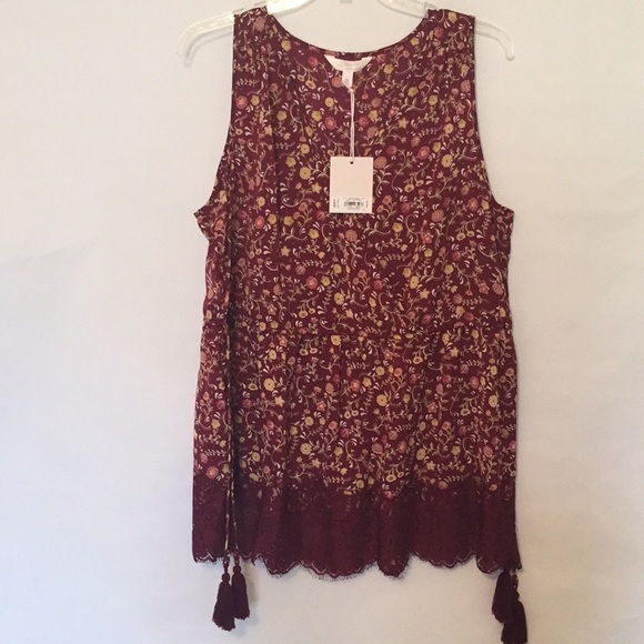 LC Lauren Conrad Tops - 🆕 Lauren Conrad burgundy print top